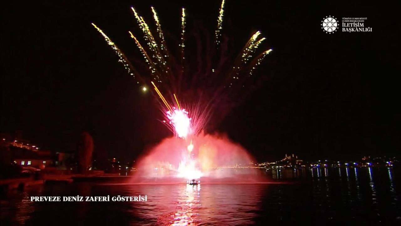 Haliç'te Preveze Deniz Zaferi temalı hologram gösterisi 12
