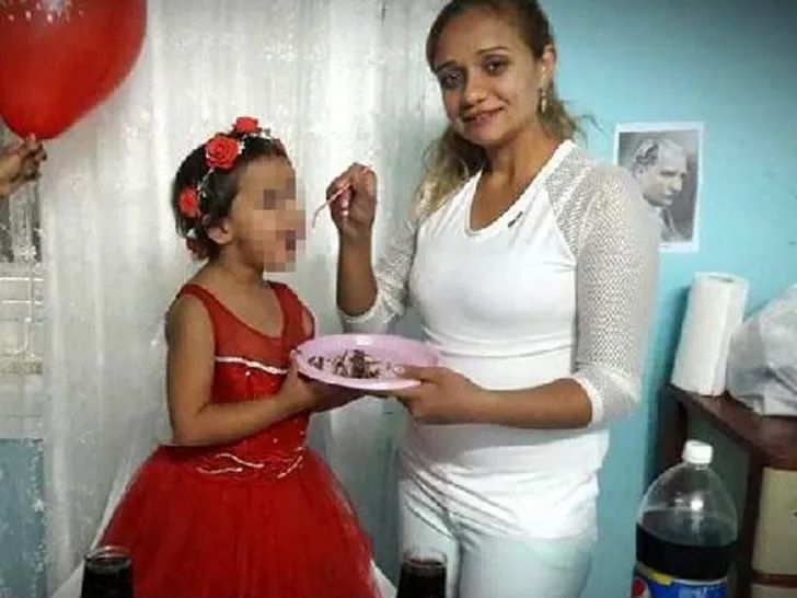 Eşini kalbinden bıçaklayarak öldürdü! 1