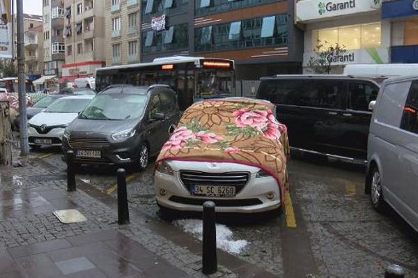 Araçlarını korumak için zamanla yarıştılar! 10