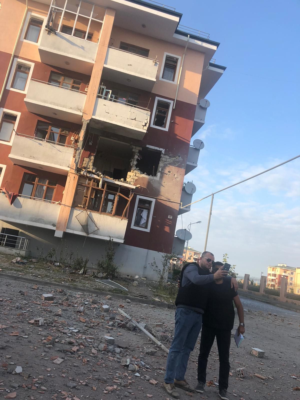 Son dakika! Ermenistan'ın vurduğu Terter hayalet şehre döndü! 13