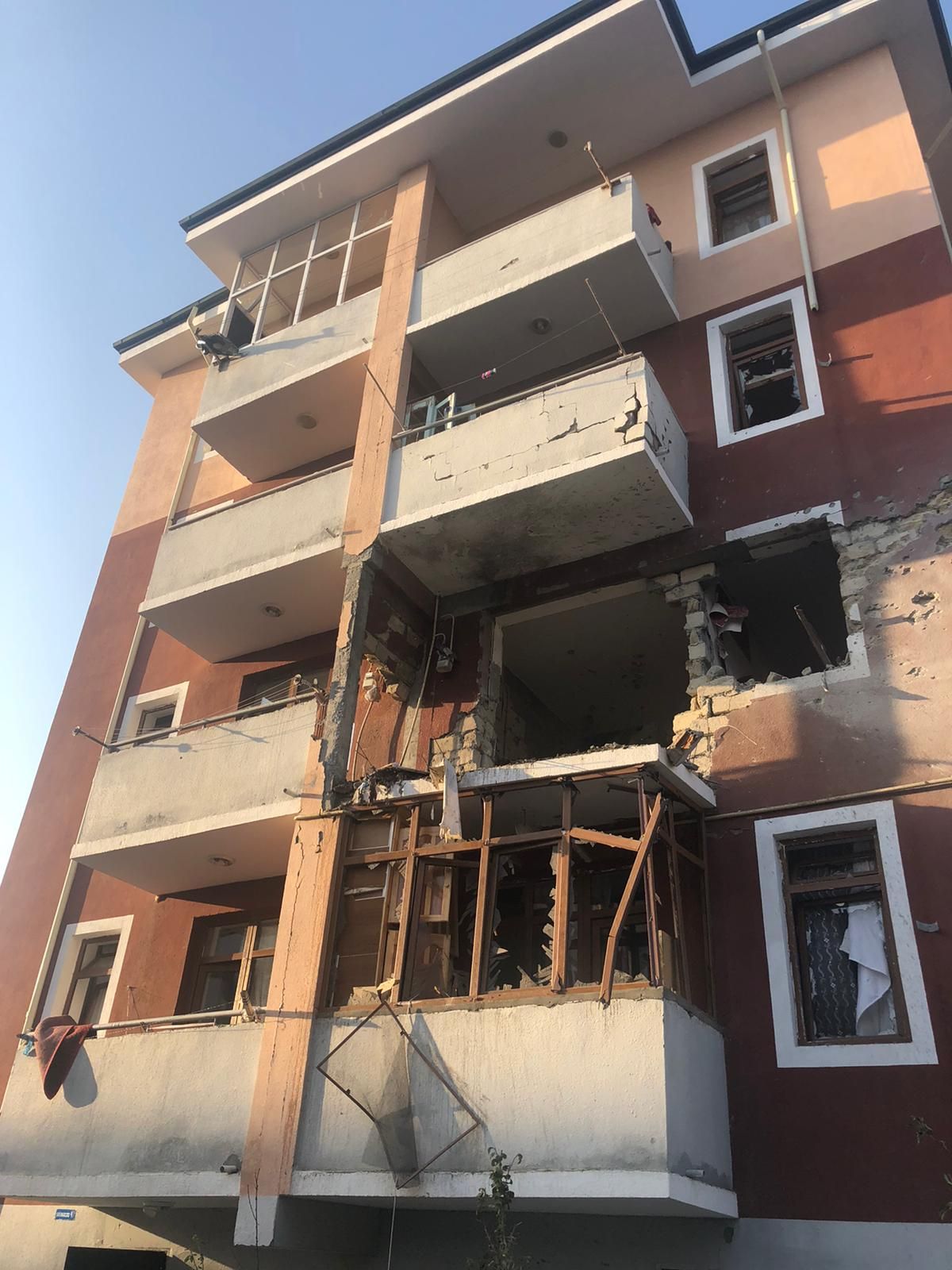 Son dakika! Ermenistan'ın vurduğu Terter hayalet şehre döndü! 12