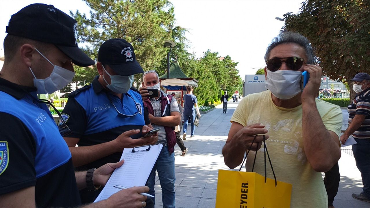 Maske takmadığı için ceza kesen polise beddua etti! 3