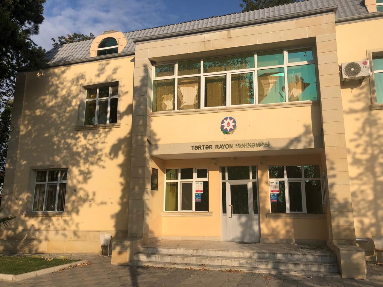 Ermenistan topçusu Terter'de Askerlik Şubesi ve otobüs garajını vurdu: 2 sivil öldü 4