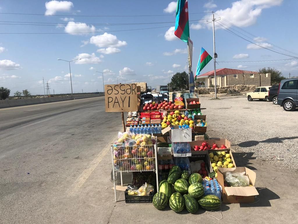 Azerbaycan'da duygulandıran uygulama: Yollara 'asker payı' 1