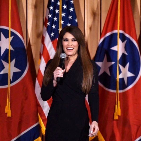 Kimberly Guilfoyle, ilişkiye girdiği erkeklerin cinsel organını göstererek stajyerini taciz etti! 11
