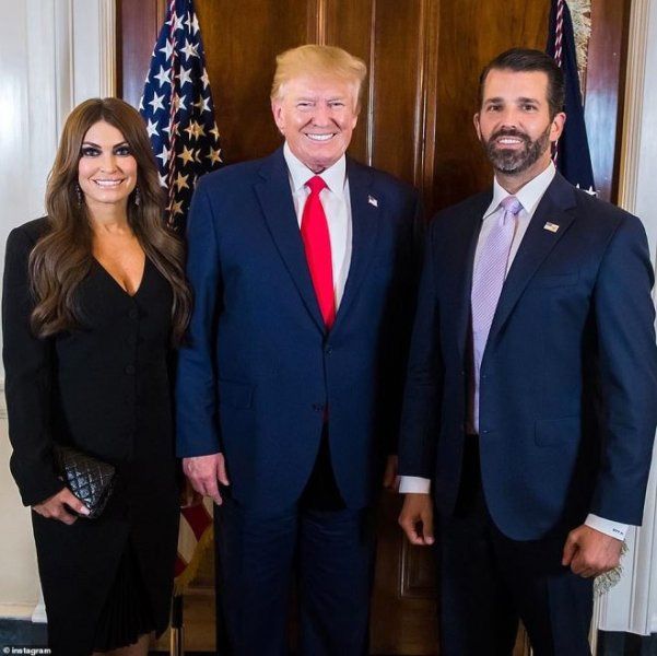 Kimberly Guilfoyle, ilişkiye girdiği erkeklerin cinsel organını göstererek stajyerini taciz etti! 5