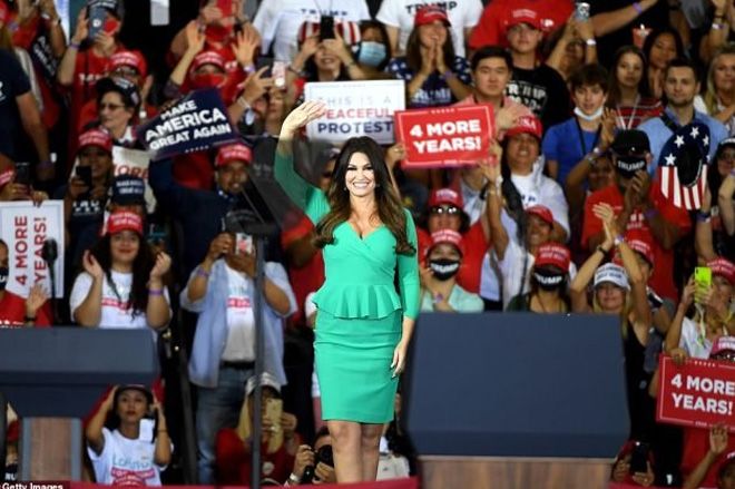 Kimberly Guilfoyle, ilişkiye girdiği erkeklerin cinsel organını göstererek stajyerini taciz etti! 6