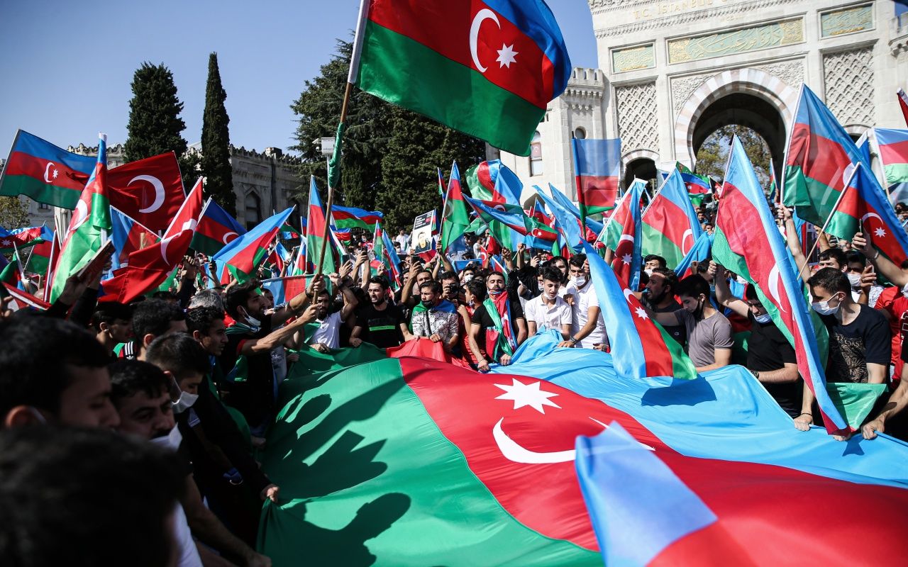 Azerbaycan bayrağını kapan koştu 2