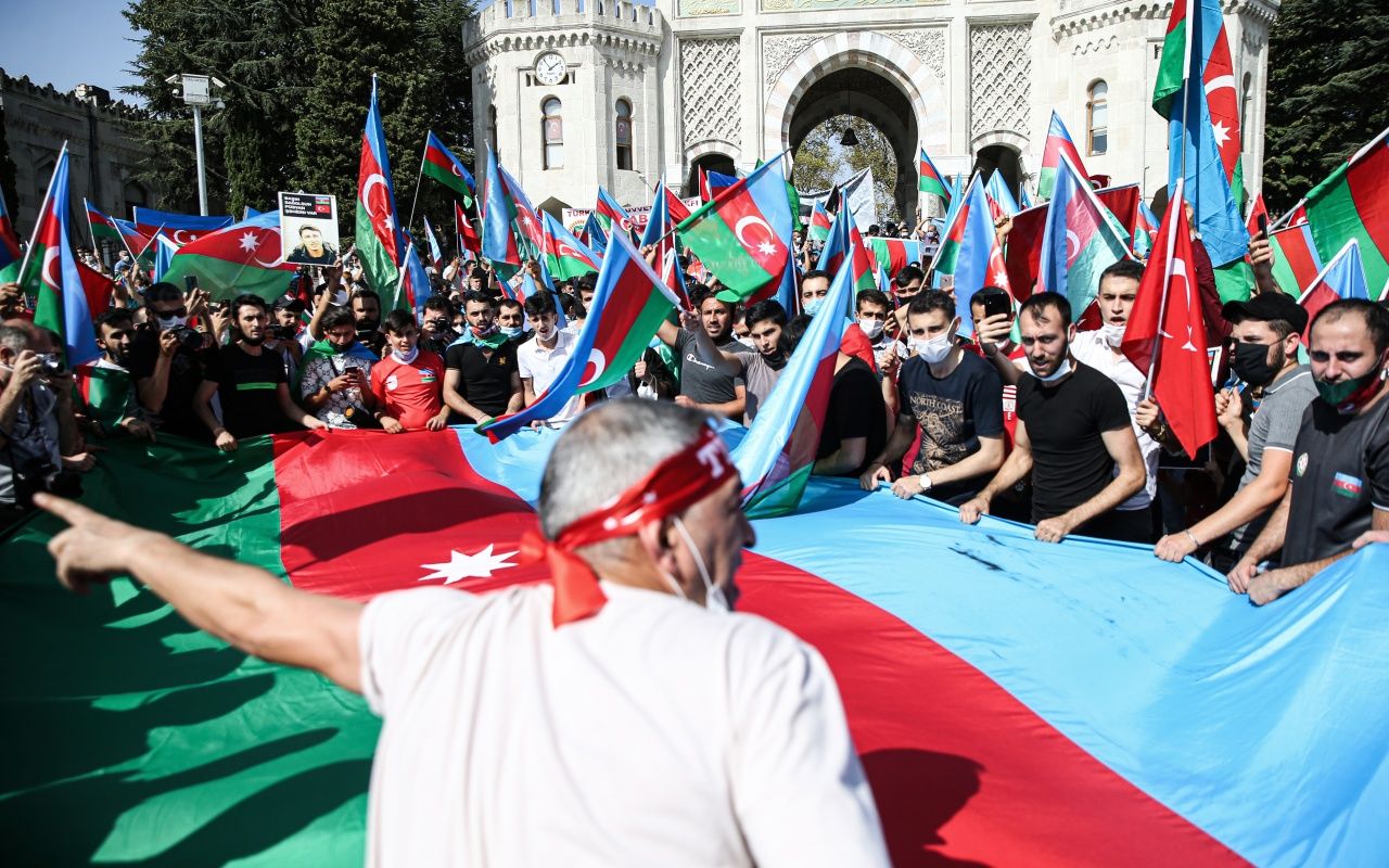 Azerbaycan bayrağını kapan koştu 11
