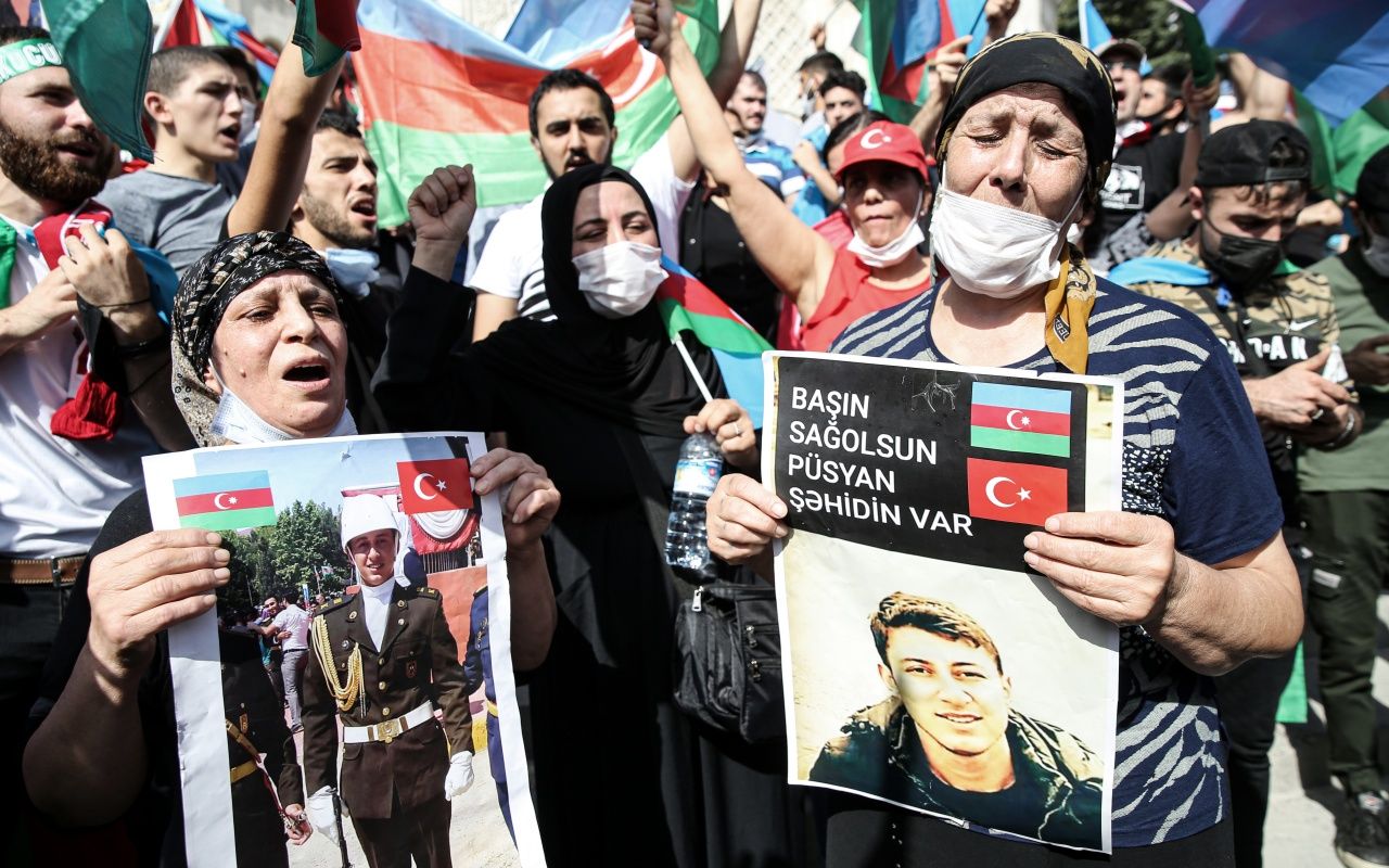 Azerbaycan bayrağını kapan koştu 7