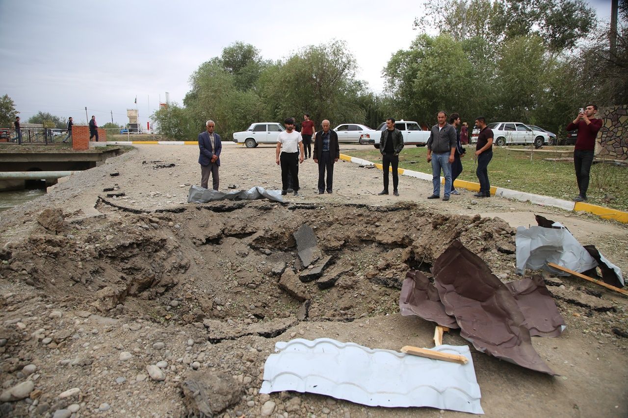 Ailesini enkaz altından elleriyle kazarak kurtardı 5