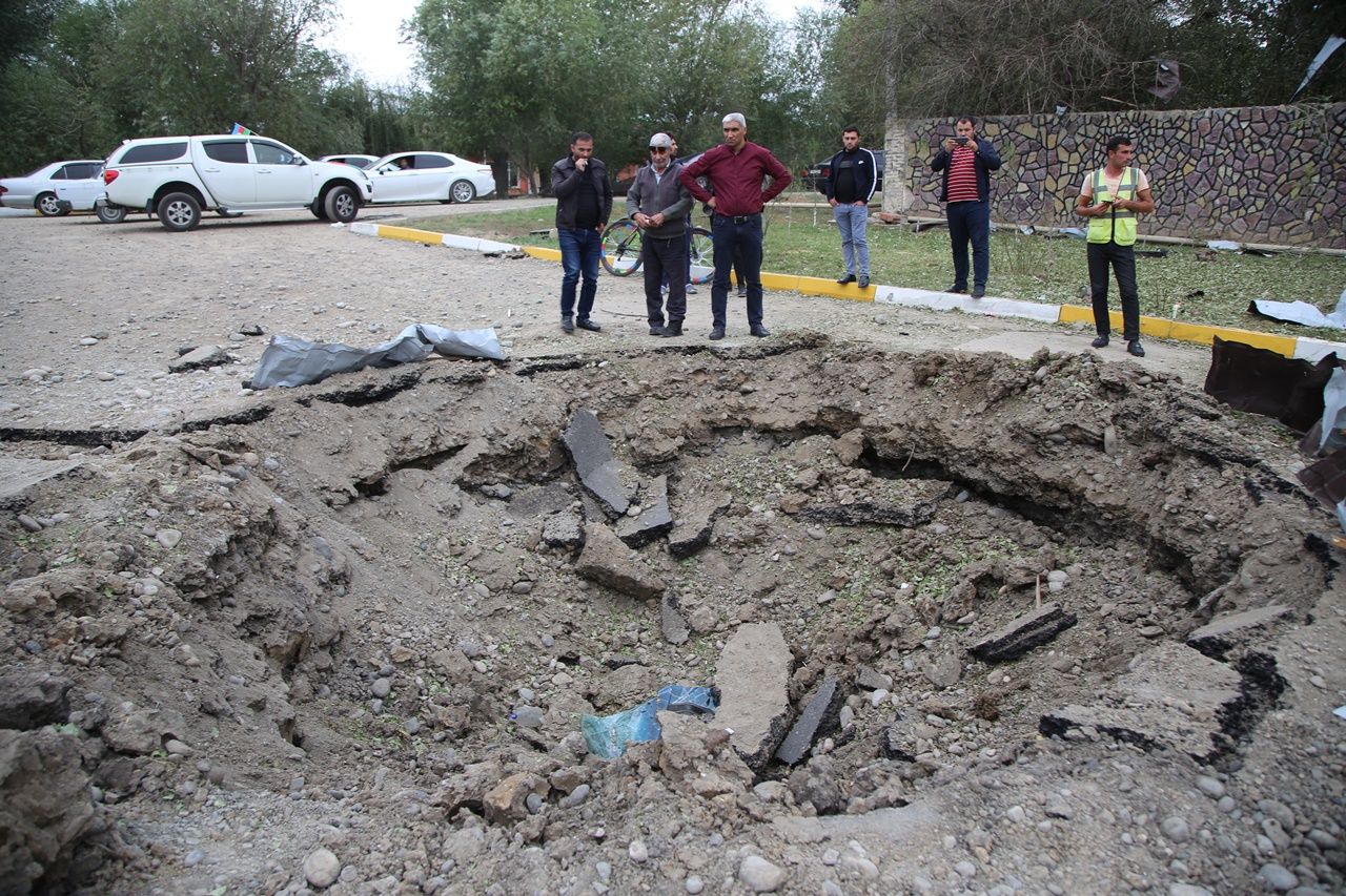 Ailesini enkaz altından elleriyle kazarak kurtardı 7