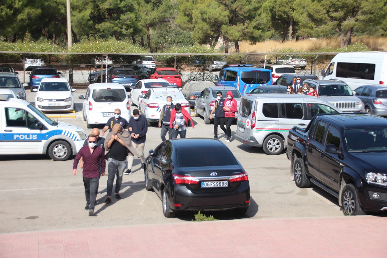 Sahte arkadaşlık sitesi üzerinden ayda 1 milyon lira kazanmışlar! 1