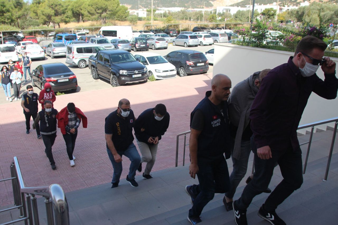 Sahte arkadaşlık sitesi üzerinden ayda 1 milyon lira kazanmışlar! 3