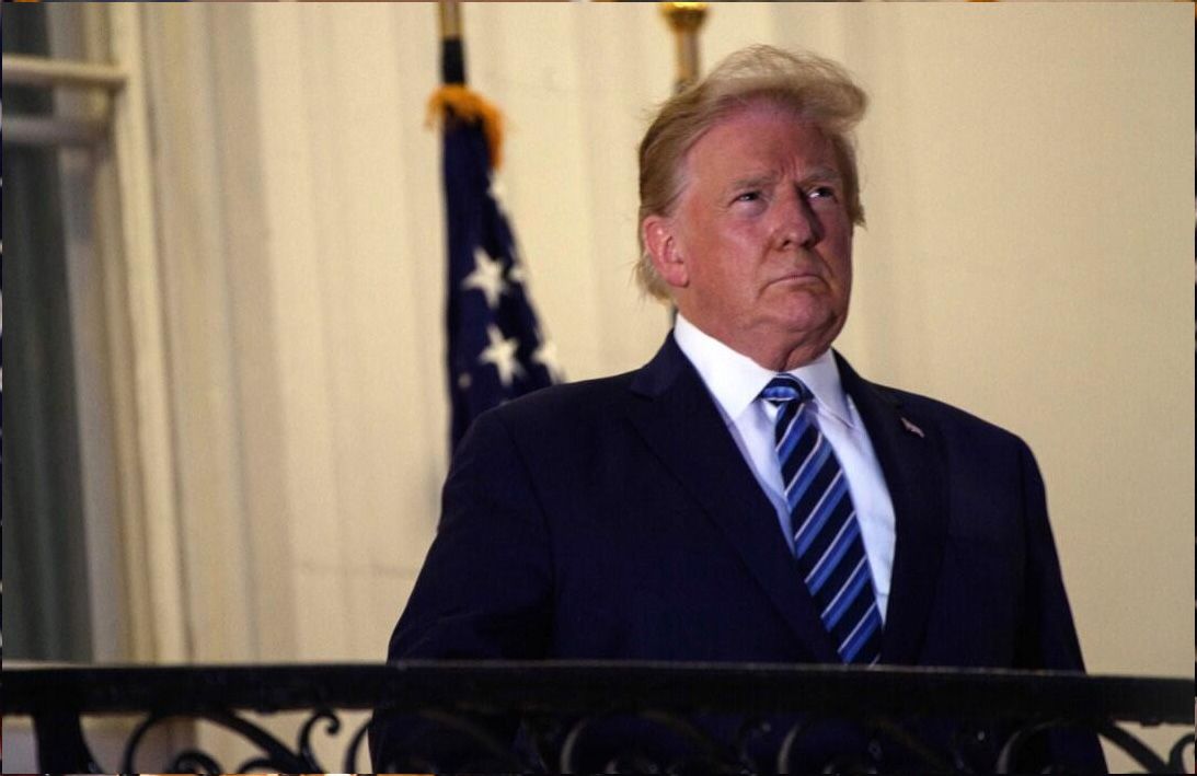 Taburcu olan Trump Beyaz Saray'a döndü! Nefes almakta zorlandı maskeyi çıkardı 5
