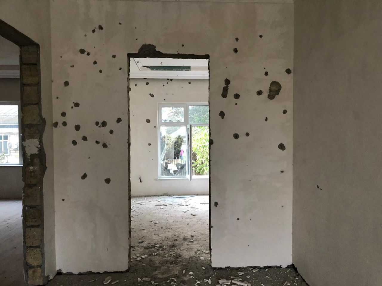 Ermenistan sivillerin olduğu parkları vuruyor 9