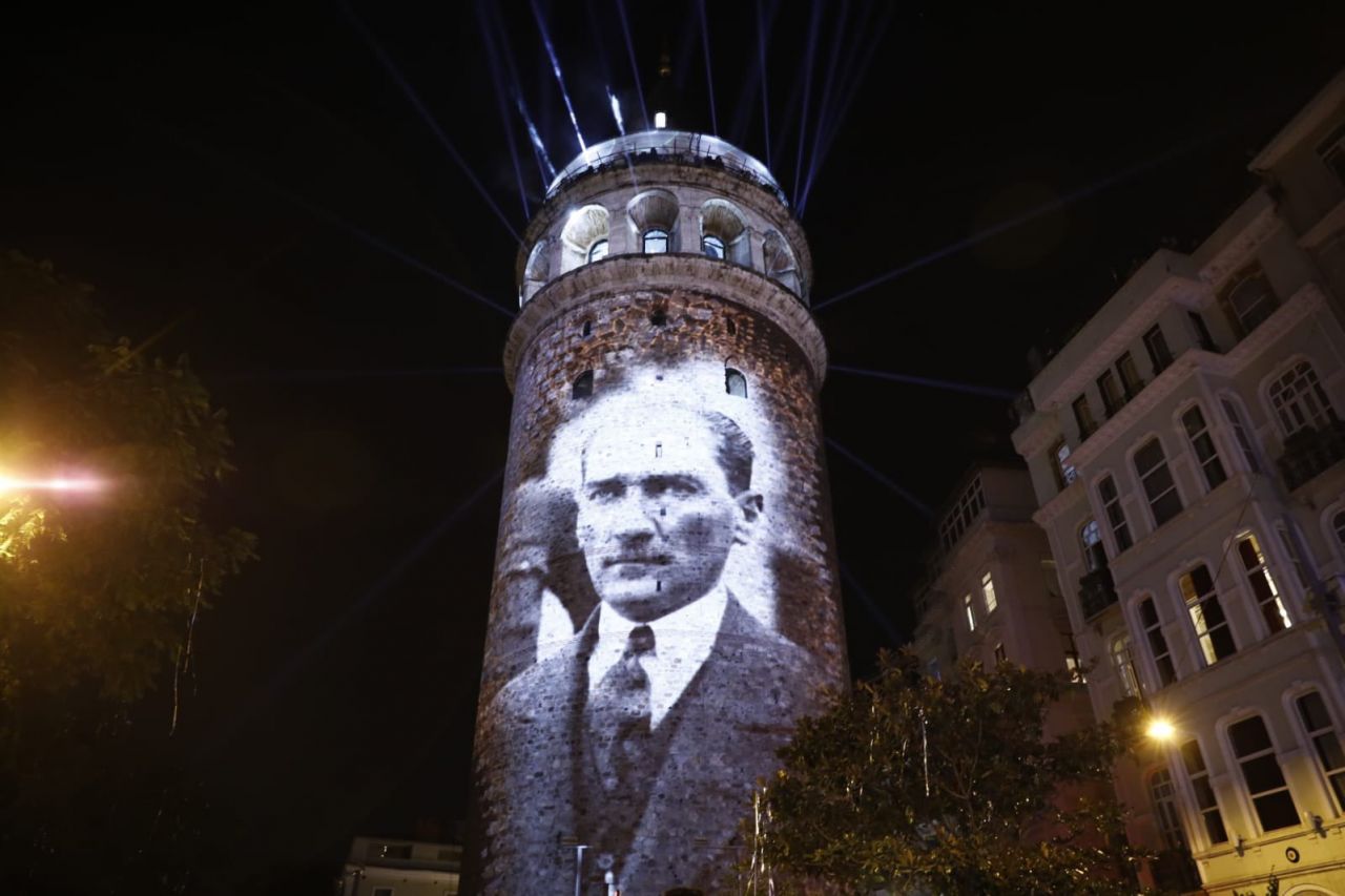 Galata Kulesi muhteşem bir şovla yeniden açıldı 3