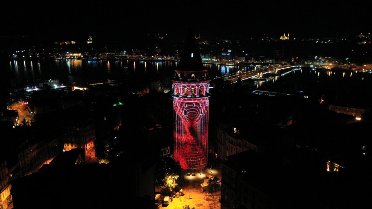 Galata Kulesi muhteşem bir şovla yeniden açıldı 4