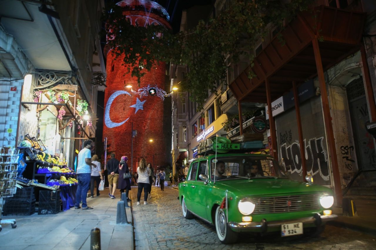 Galata Kulesi muhteşem bir şovla yeniden açıldı 6