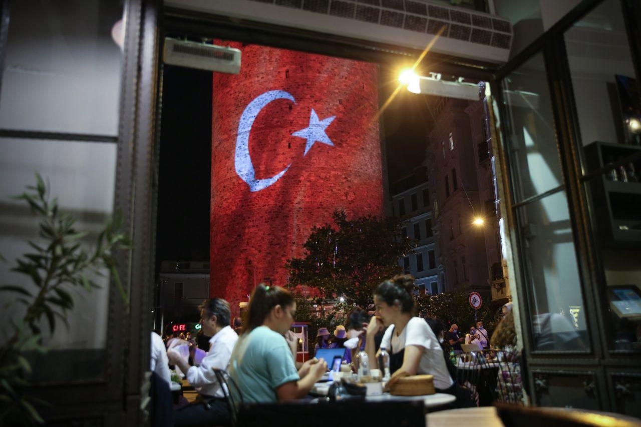 Galata Kulesi muhteşem bir şovla yeniden açıldı 7