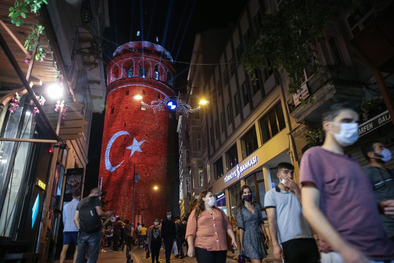 Galata Kulesi muhteşem bir şovla yeniden açıldı 8