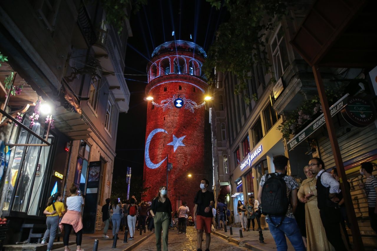 Galata Kulesi muhteşem bir şovla yeniden açıldı 9