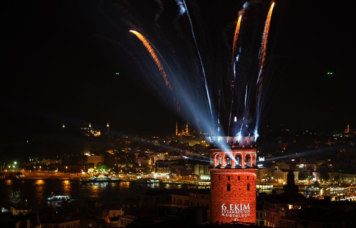 Galata Kulesi muhteşem bir şovla yeniden açıldı 11