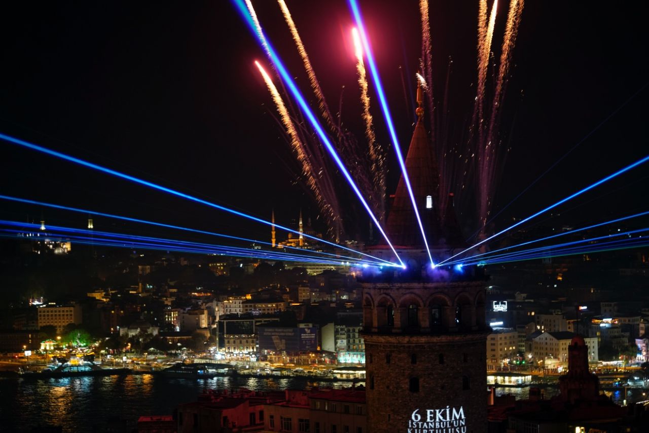 Galata Kulesi muhteşem bir şovla yeniden açıldı 12