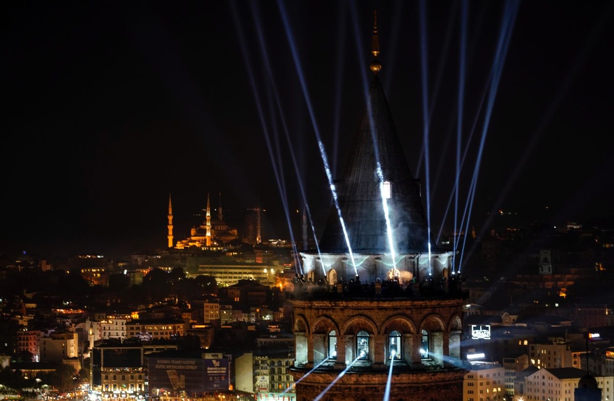 Galata Kulesi muhteşem bir şovla yeniden açıldı 17