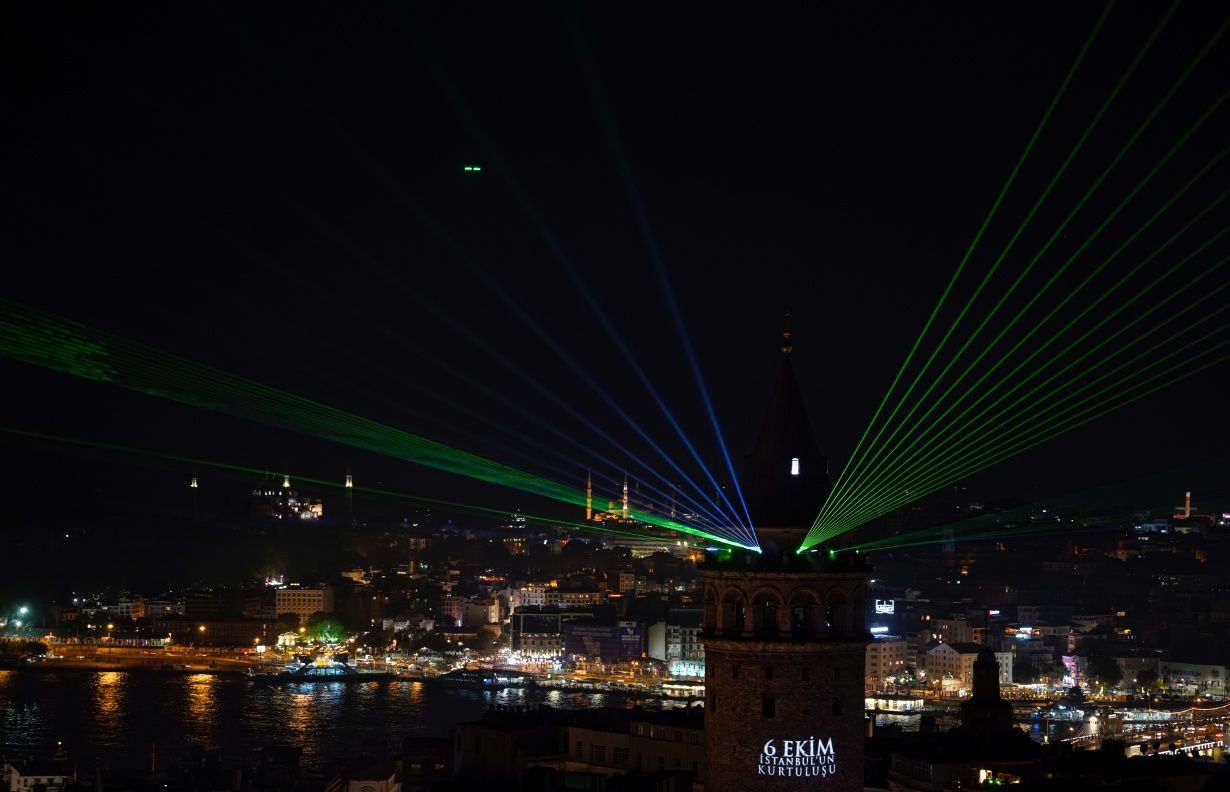 Galata Kulesi muhteşem bir şovla yeniden açıldı 18