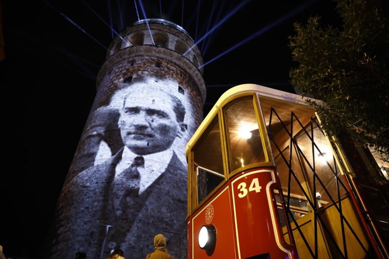 Galata Kulesi muhteşem bir şovla yeniden açıldı 20