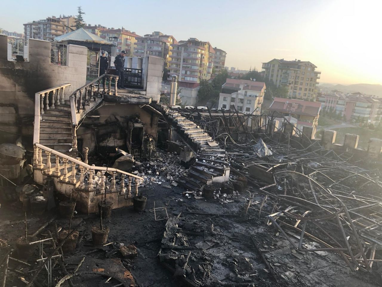 Estergon Kalesi alevlere teslim oldu 9