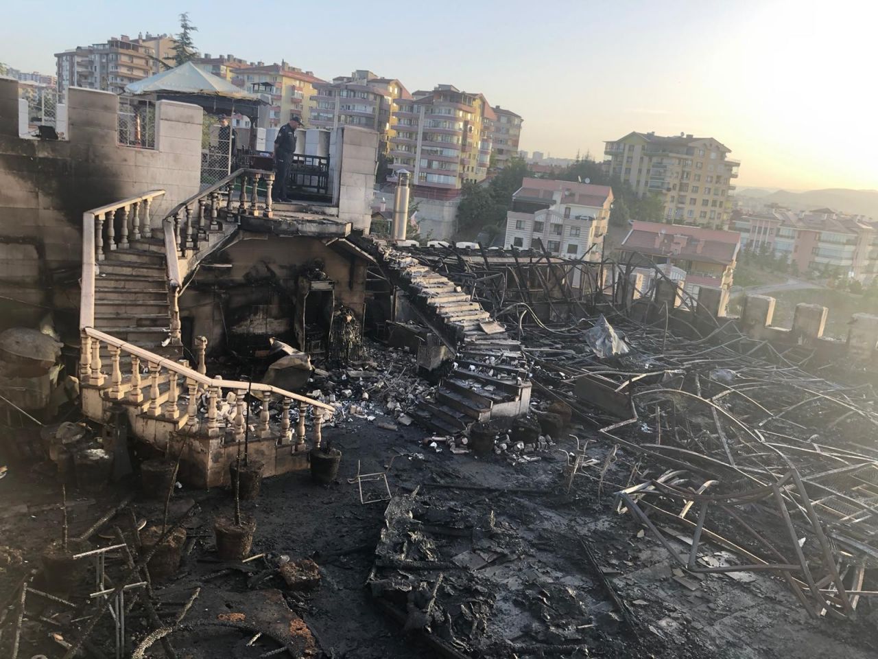 Estergon Kalesi alevlere teslim oldu 11