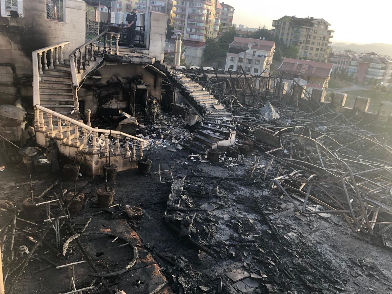 Estergon Kalesi alevlere teslim oldu 12