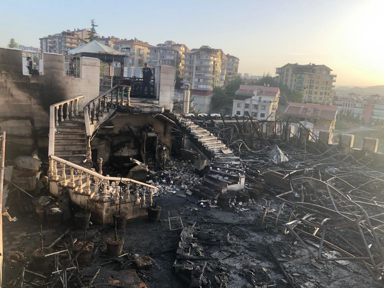 Estergon Kalesi alevlere teslim oldu 14