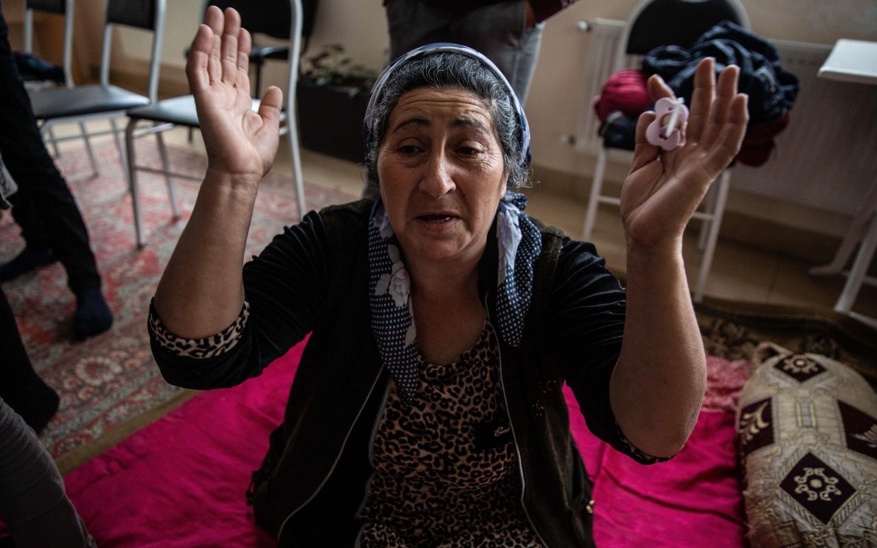 Azerbaycanlılar okullara sığınıyor 7