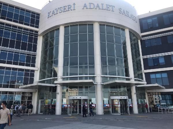 Biri koronavirüs hastası 11 kişi adliyeye girerken yakalandı 1