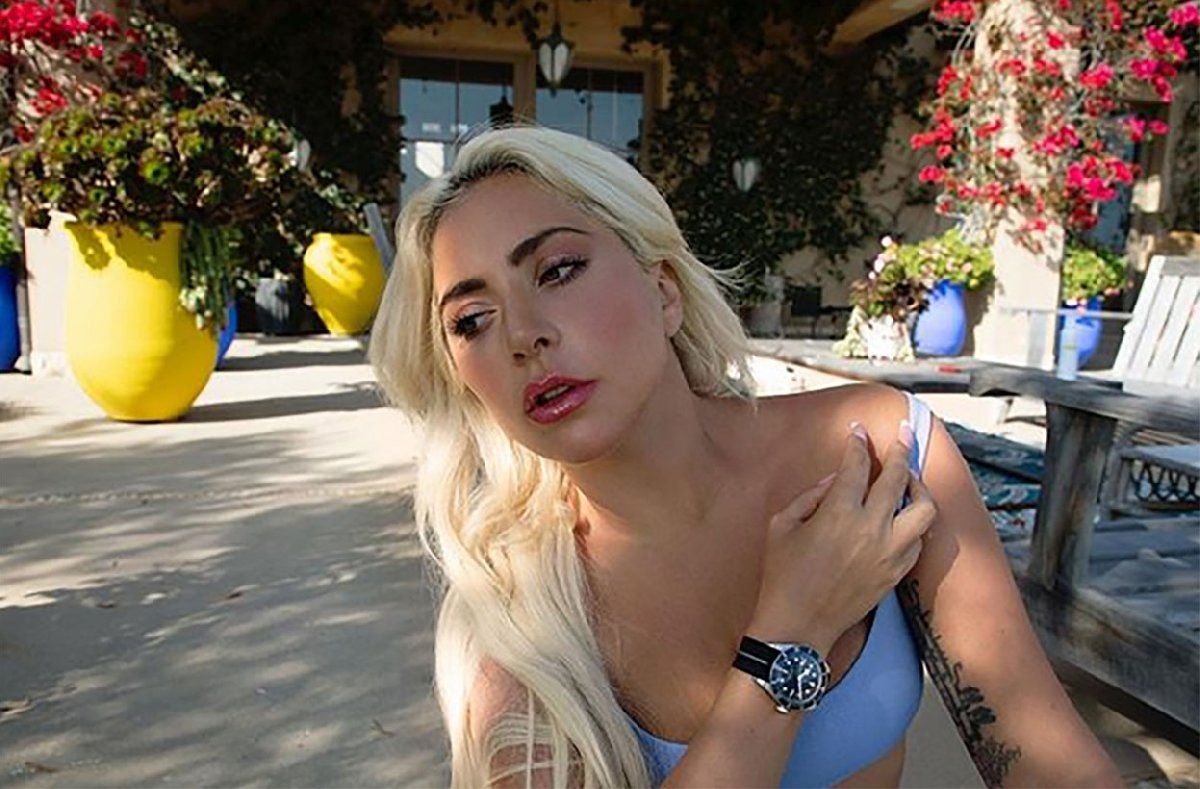 Lady Gaga’dan kendi markası için 'üstsüz' tanıtım! 4