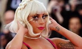 Lady Gaga’dan kendi markası için 'üstsüz' tanıtım! 7