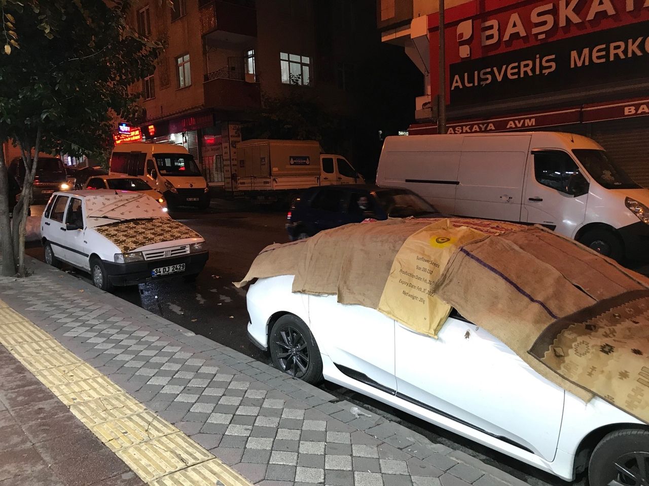 İstanbul'da vatandaşlardan 'dolu' önlemi 8
