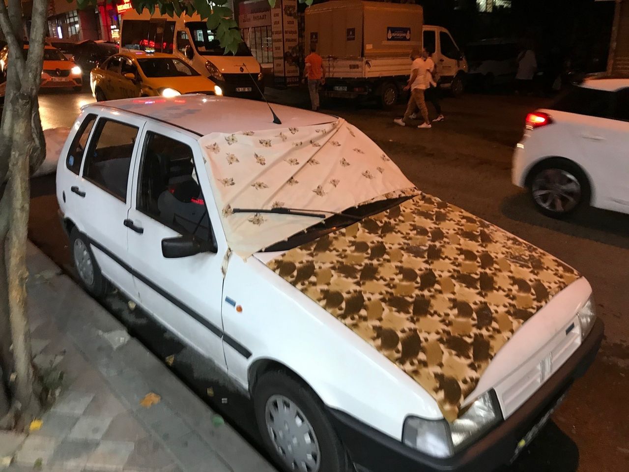 İstanbul'da vatandaşlardan 'dolu' önlemi 6