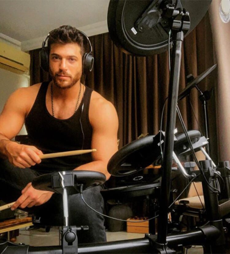 Can Yaman gazetecilerden kaçarken kulüpte uyuyakaldı! 6