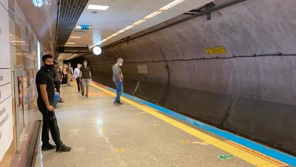 Metro raylarına atlayan kişi ağır yaralandı 2
