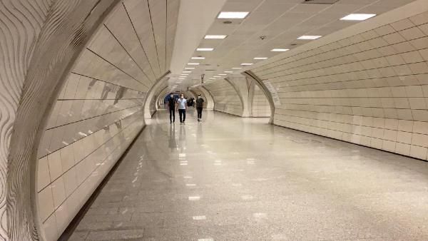 Metro raylarına atlayan kişi ağır yaralandı 5