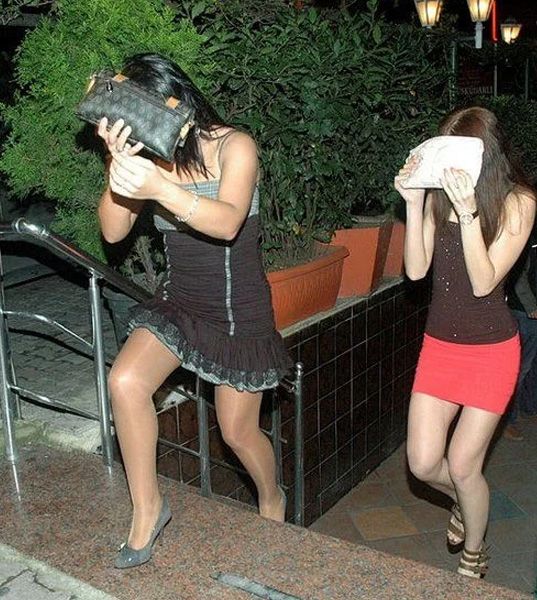 Swinger partisine katılan su tesisatçısı, kendisini diş hekimi olarak tanıtıp çiftleri dolandırmış! 11