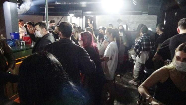 Polis 'korona parti'sini bastı! Ceza yağdı... 3