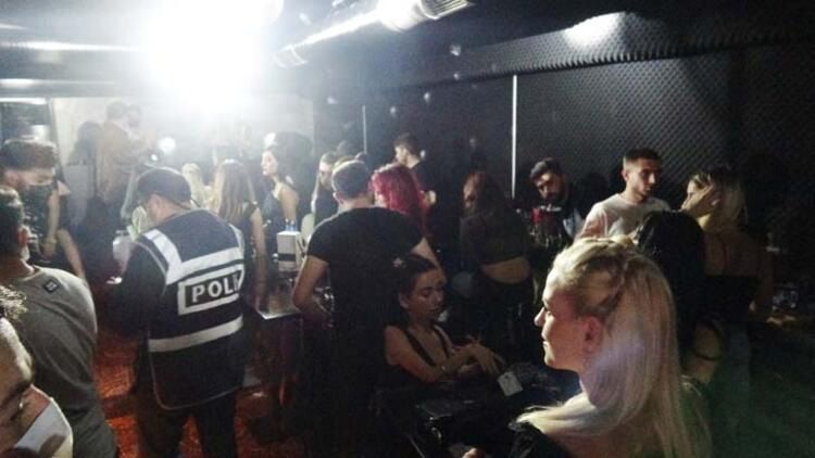 Polis 'korona parti'sini bastı! Ceza yağdı... 4