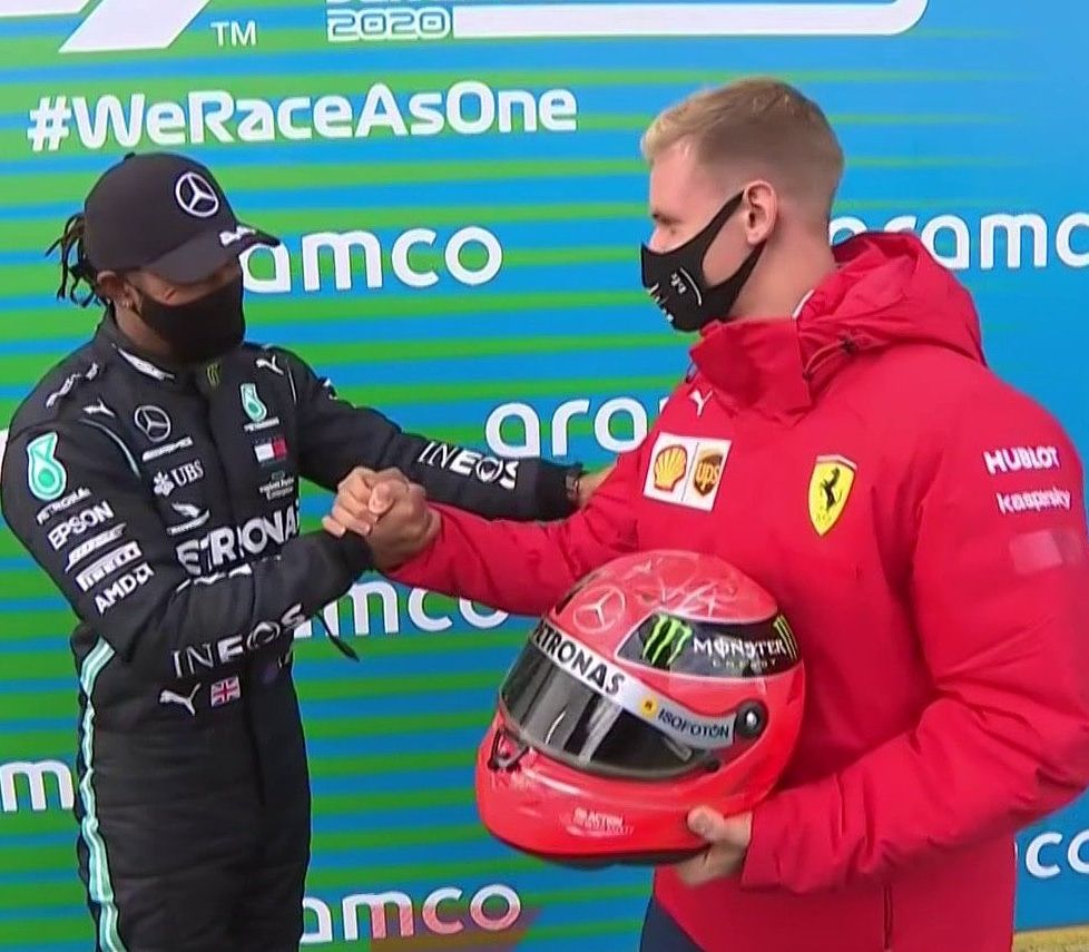 Lewis Hamilton, Michael Schumacher'i yakaladı 7