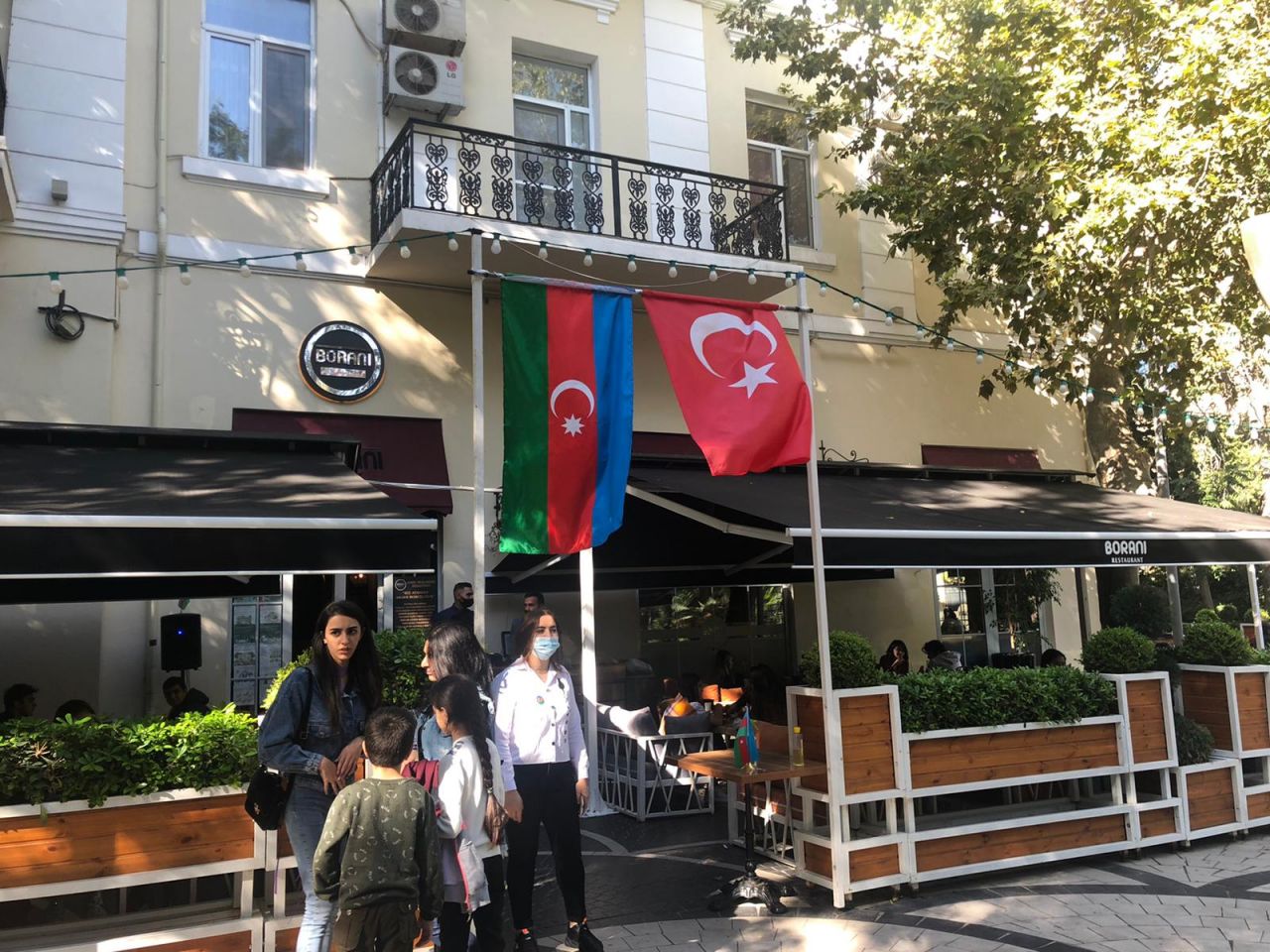 Azerbaycan halkı Türk bayrağı istiyor! 8