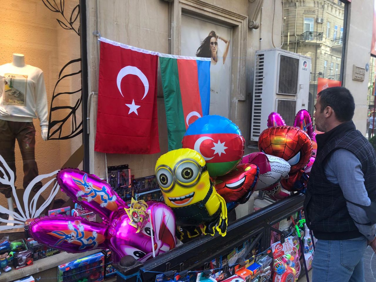 Azerbaycan halkı Türk bayrağı istiyor! 16